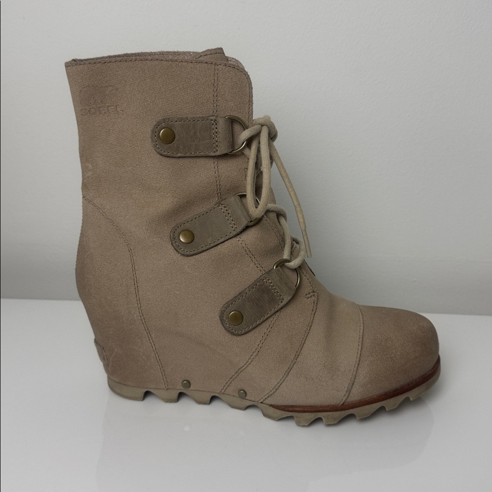 Sorel Joan of Arctic Women’s Wedge Mid Ankle Tan Boots size US 9